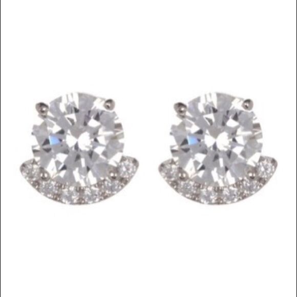 ✨ Crislu
Platinum Vermeil Half Halo Stud Earrings✨ - Picture 2 of 7
